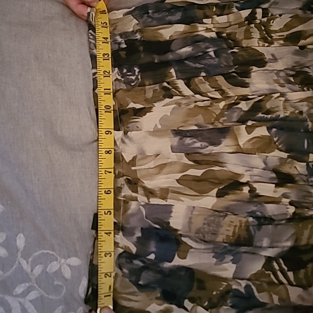 NWT August Silk flowing skirt. Size 14 - Picture 5 of 8